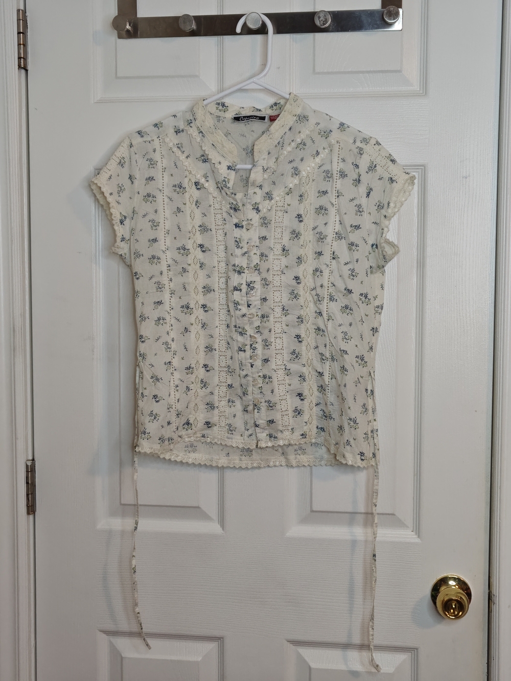 Capucino White Blue Floral Button Front Short Sleeve Cotton Blouse Size M